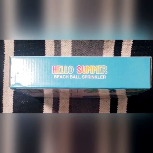 NIB 20 inch Inflatable Beach Ball Sprinkler. - Picture 3 of 3